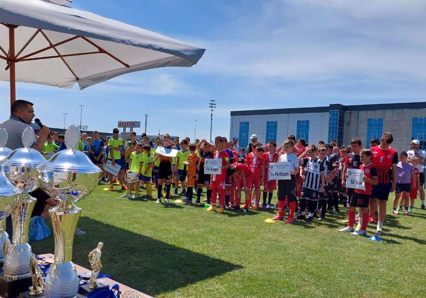 U Glamočanima festival dječijeg fudbala: Mladost organizovala turnir na kome veliki mogu da im zavide (FOTO)