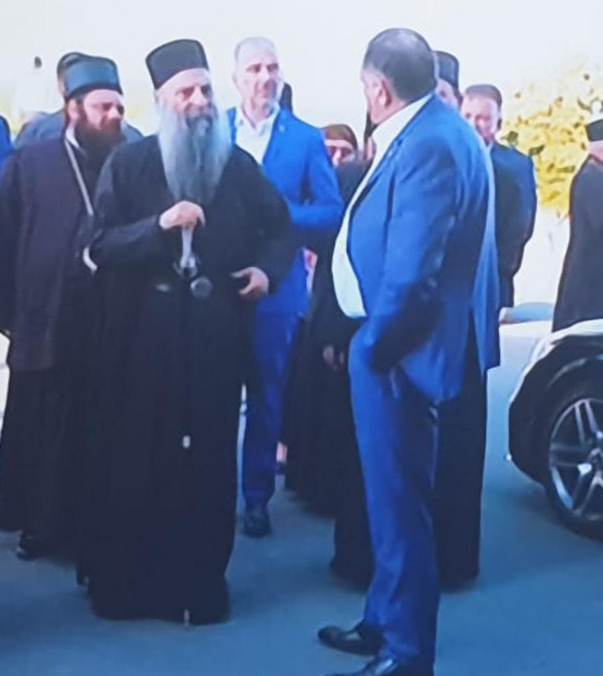 Dodik dočekao srpskog patrijarha rukama u džepu