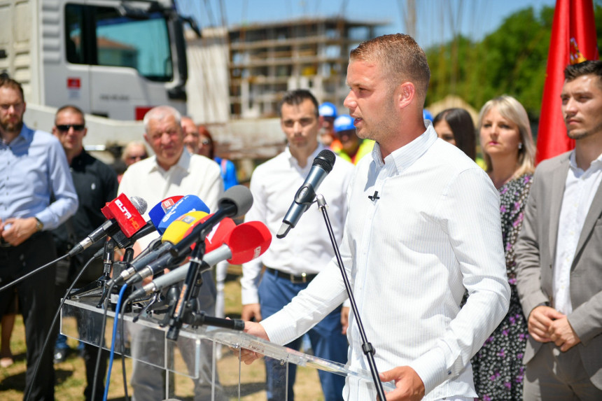 Stanivuković: Nećemo odustati od odluke o neradnoj nedjelji Stanivuković: Nećemo odustati od odluke o neradnoj nedjelji
