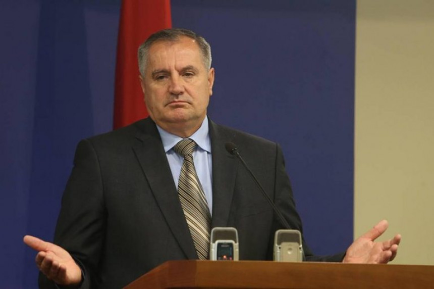 Višković krivi druge, a SNSD blokirao ukidanje akciza! Višković krivi druge, a SNSD blokirao ukidanje akciza!