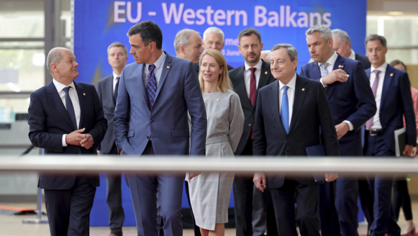 Lideri EU danas nastavljaju samit ekonomskim temama