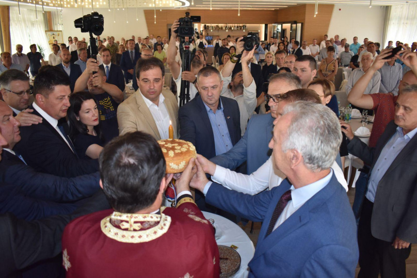 Radović: Šarović i Trivićeva – dobitna kombinacija, SNSD nema ništa više da ponudi narodu! Radović: Šarović i Trivićeva – dobitna kombinacija, SNSD nema ništa više da ponudi narodu!