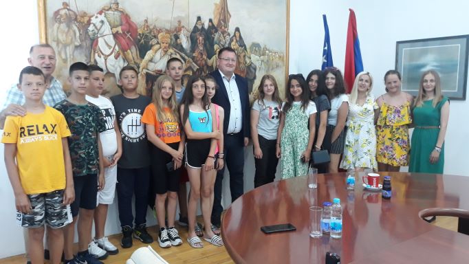 Načelnik opštine Brod Zoran Vidić ugostio djecu sa Kosova i Metohije Načelnik opštine Brod Zoran Vidić ugostio djecu sa Kosova i Metohije