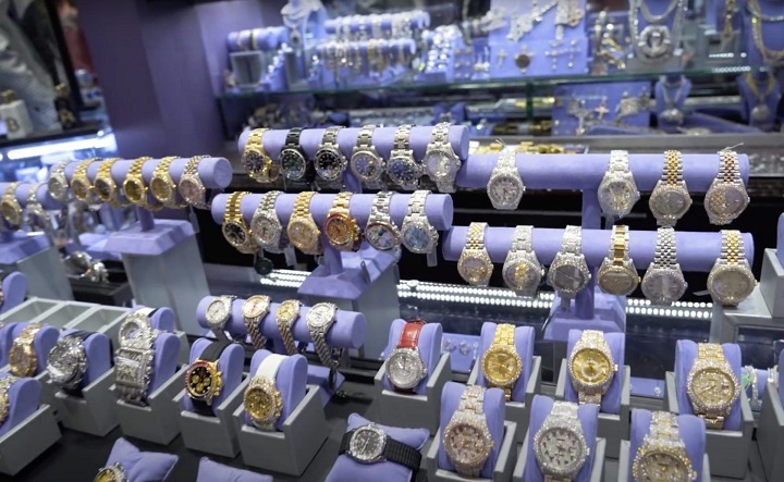 Ukrali dragulje “teške” preko 100 miliona dolara iz blindiranog kamiona (VIDEO)