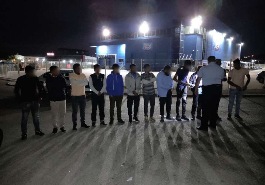 Tri osobe uhapšene zbog krijumčarenja: Prevozili migrante, pa zaustavljeni kod Banjaluke (FOTO)