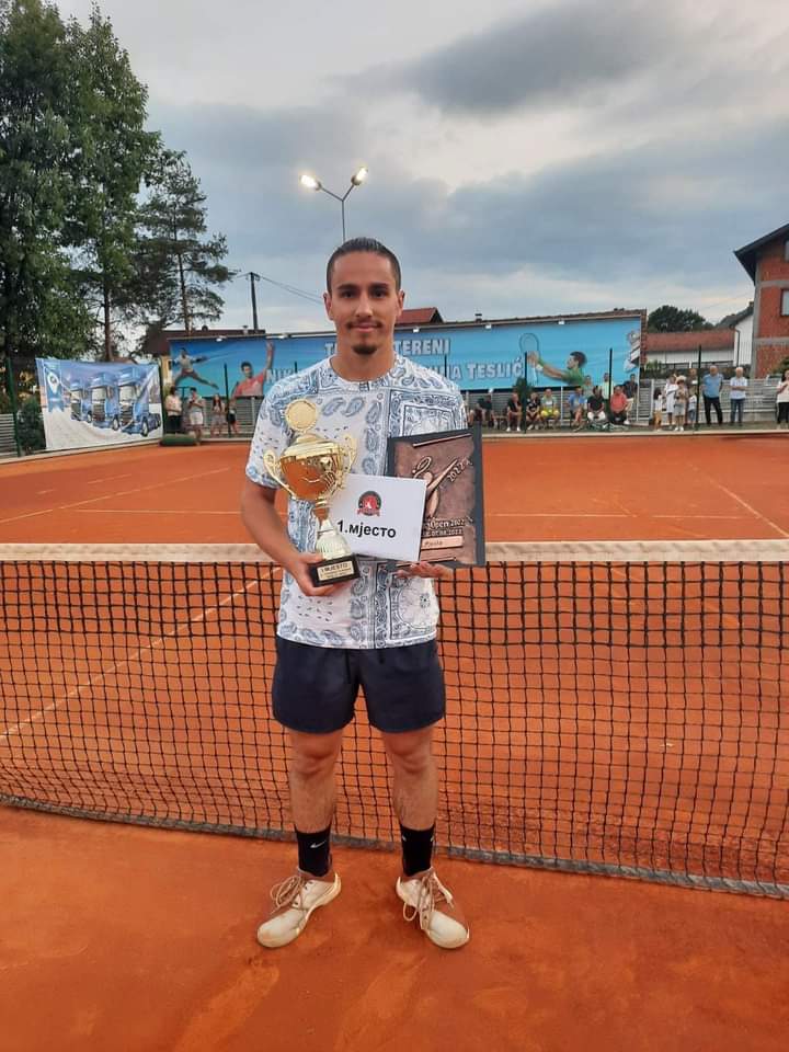 Sanjin Pavić iz Banjaluke pobjednik teniskog turnira “Teslić open 2022”