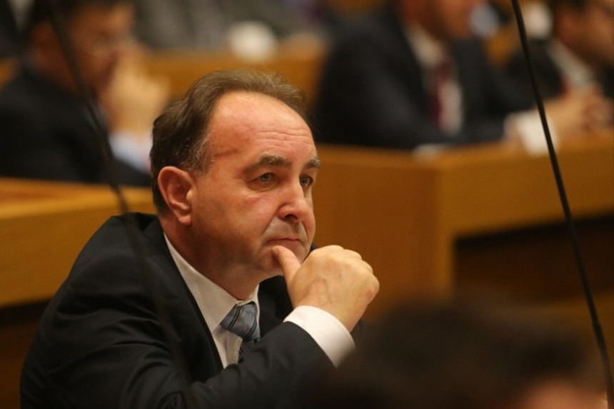 Poklanjaju 70 godina budućnosti građana Srpske! Poklanjaju 70 godina budućnosti građana Srpske!