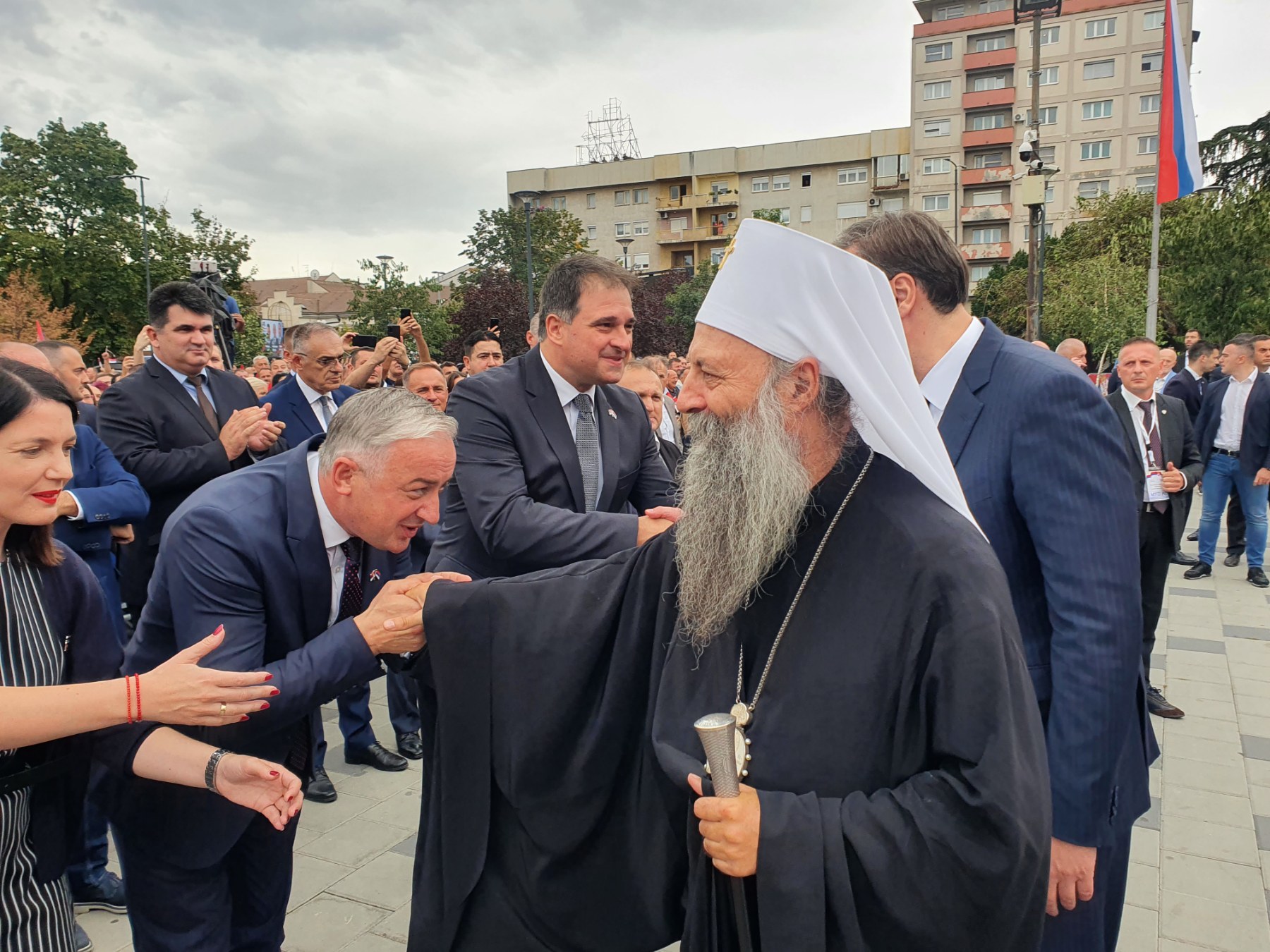 Vučić i patrijarh se posebno pozdravili sa predstavnicima opozicije