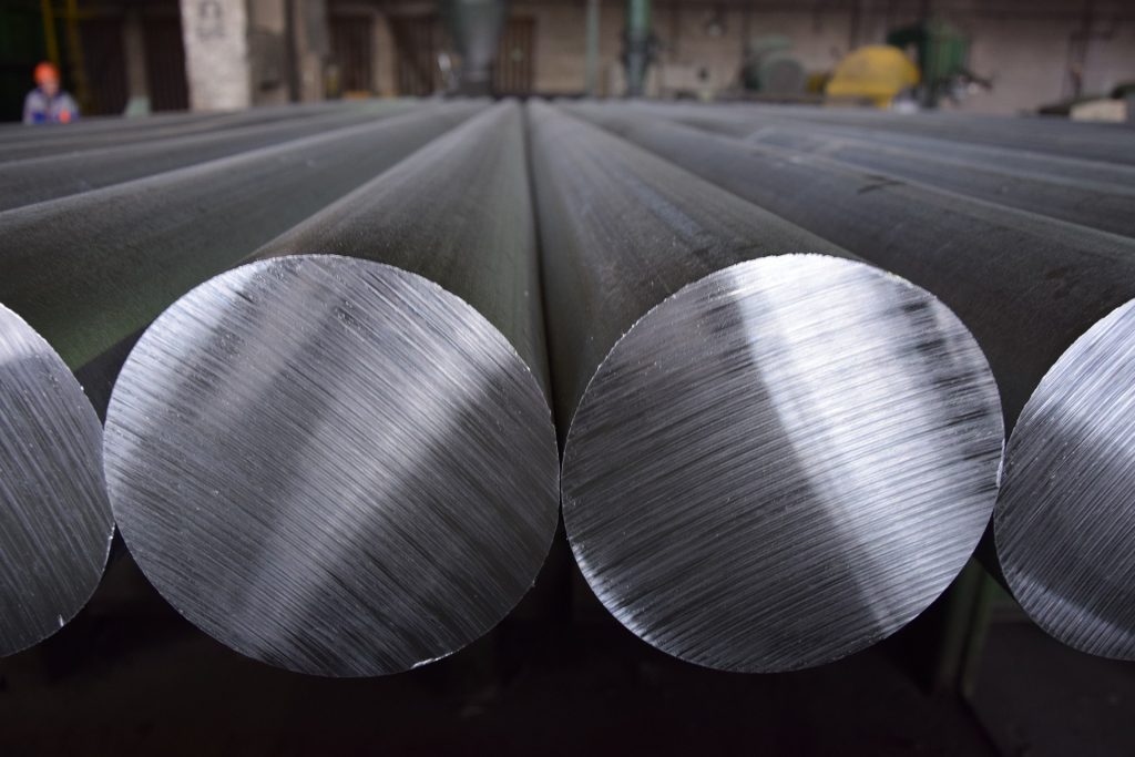 Pad cijene aluminijuma ispod 2.200 dolara po toni