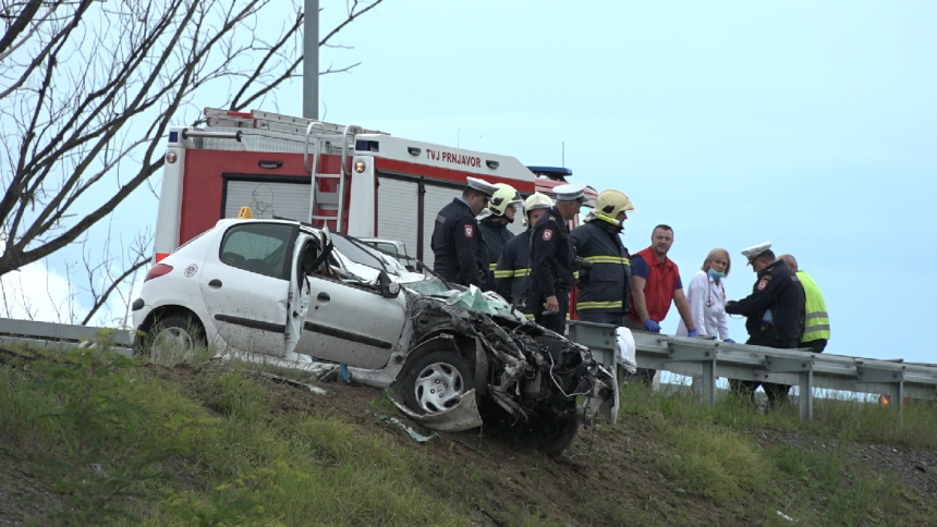 Teška saobraćajna nesreća na auto- putu, ima poginulih Teška saobraćajna nesreća na auto- putu, ima poginulih