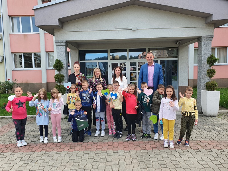 Školarci u posjeti opštinskoj upravi: Obillježavanje Dječije nedjelje u Ugljeviku Školarci u posjeti opštinskoj upravi: Obillježavanje Dječije nedjelje u Ugljeviku