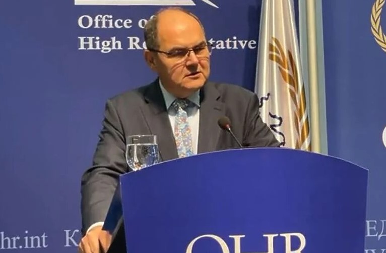 Šmit govorio o državnoj imovini RS, pa se osvrnuo i na rezultate izbora “Predlažem Dodiku da se vrati u period kada smo intenzivno sarađivali” Šmit govorio o državnoj imovini RS, pa se osvrnuo i na rezultate izbora “Predlažem Dodiku da se vrati u period kada smo intenzivno sarađivali”