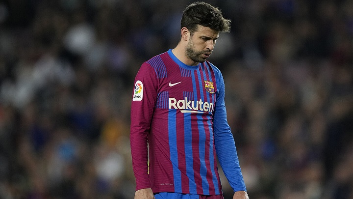 Pike napušta Barselonu i završava karijeru? (VIDEO)