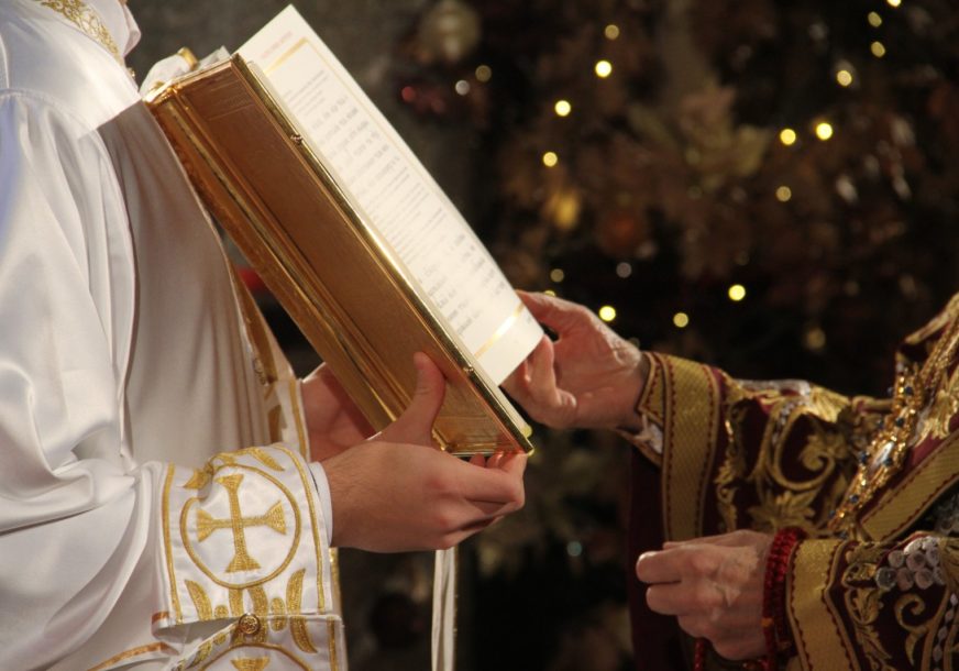 Brojni vjernici u Dervišima: Služena liturgija povodom zakrovljenja Hrama Rođenja Presvete Bogorodice