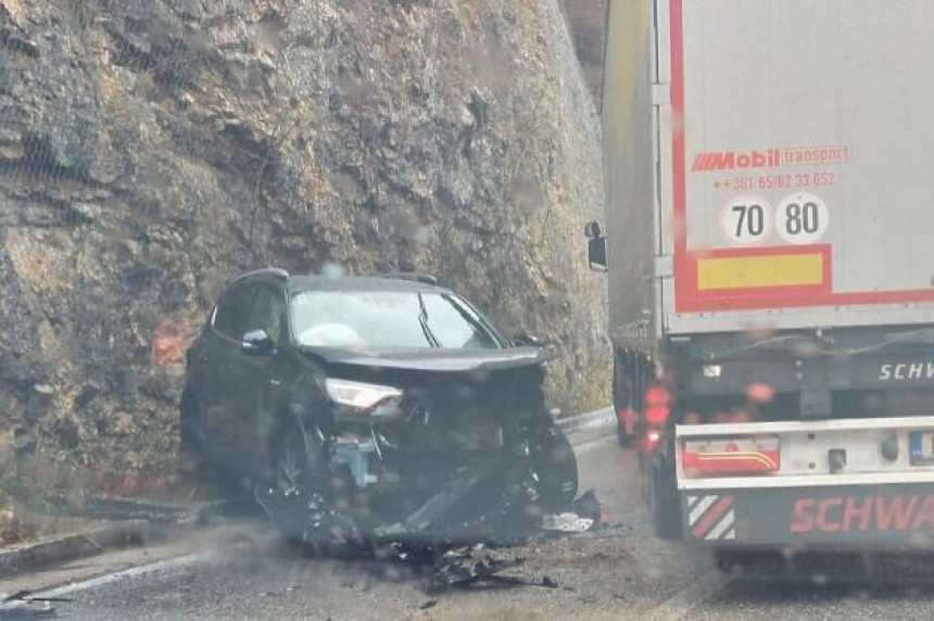 Teška saobraćajna nesreća u blizini Rogatice (FOTO)