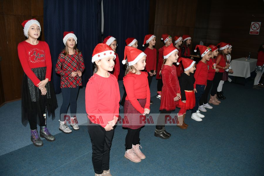 Učenici osnovne škole „Sutjeska“, u okviru modričkog Zimskog grada, održali priredbu