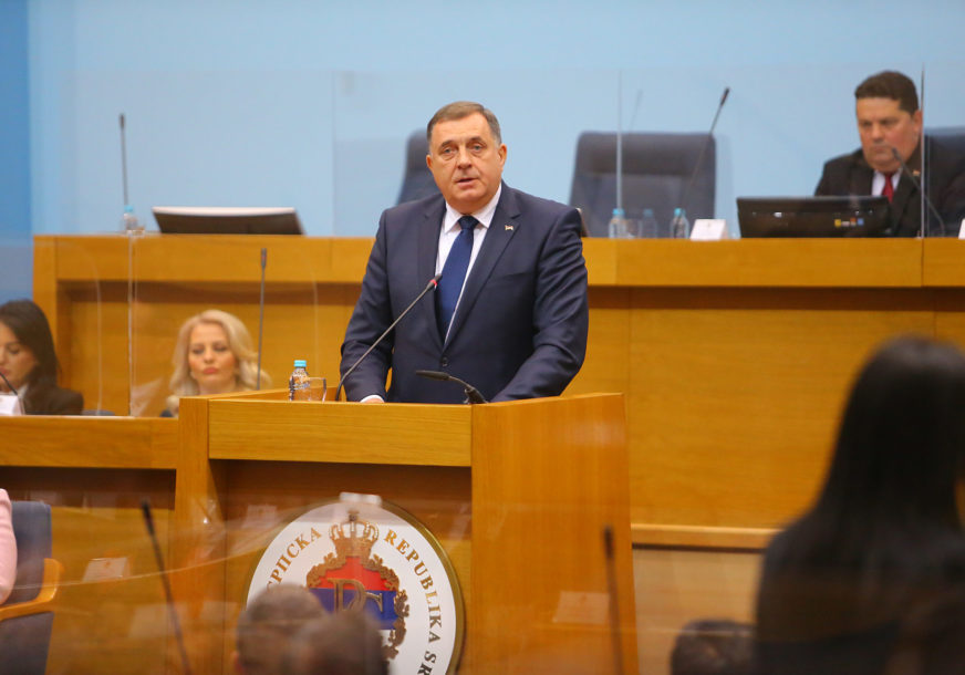 Kako je Dodik istovremeno i kapitulirao i udario na BiH: Misterija novog Zakona o nepokretnoj imovini Srpske