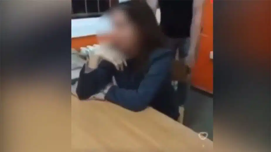Učenik koji je izmakao stolicu profesorki u Trsteniku primljen u bolnicu