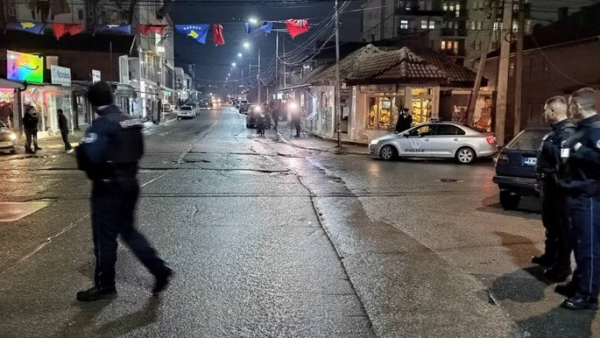 Rosu blokirala Sjevernu Mitrovicu, u grad ušlo više od 200 specijalaca (VIDEO)