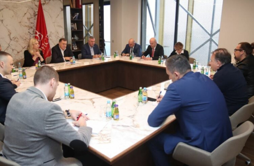 Počeli pregovori Dodika i “Osmorke”: Tajni sastanak o javnim poslovima