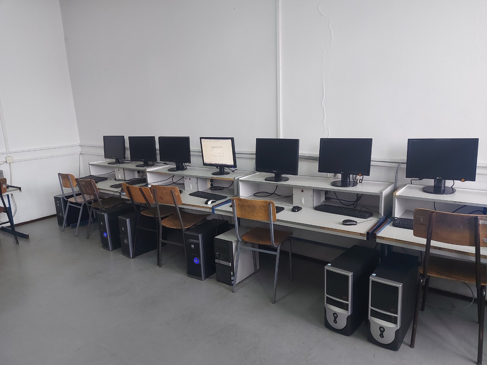 Elektrotehnički fakultet donirao 10 računara SŠC „Istočna Ilidža“