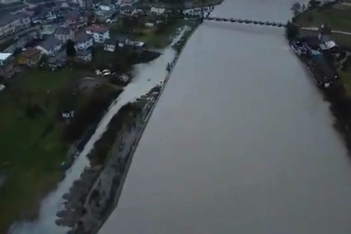 Izlila se Drina: Stvara probleme, poplavljen ugostiteljski objekat (VIDEO)