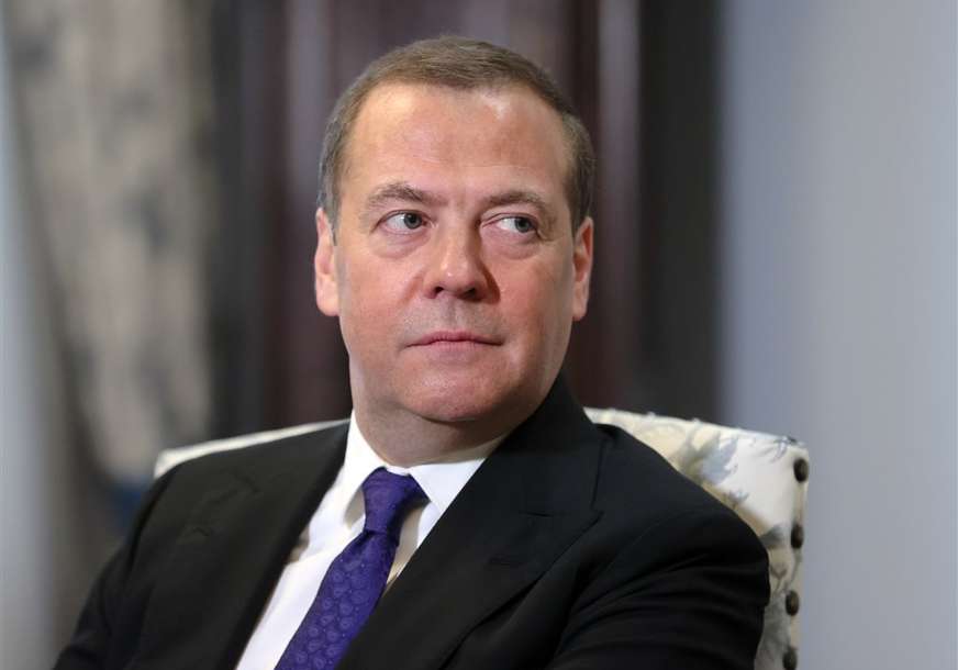 „Skup 3 nesrećnika“ Medvedev ismijao sastanak Zelenskog sa predsjednicima Poljske i Litvanije