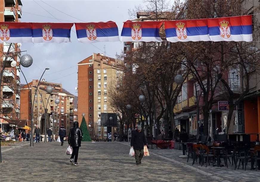 Srbi na KiM organizovano sijeku badnjake „Bez tradicije ne bismo bili to što jesmo“