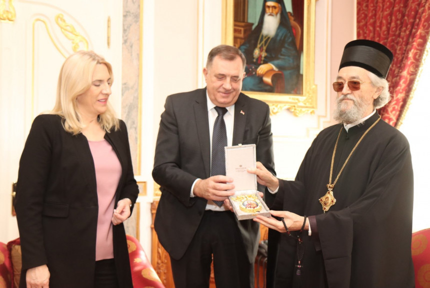 Dodik poklonio episkopu Jefremu malu ikonu presvete Bogorodice
