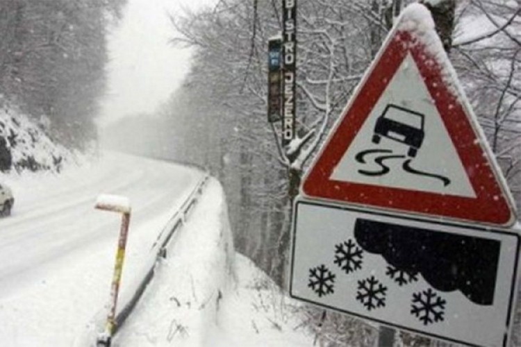 AMSRS: Saobraćaj usporen zbog snijega