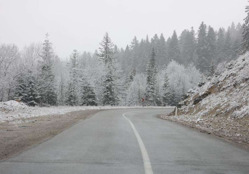 Vozači, oprez: Snijeg na kolovozima u planinskim krajevima
