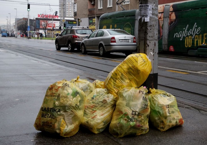 Zagreb: Protest radnika Čistoće se nastavlja, centar grada zatrpan smećem