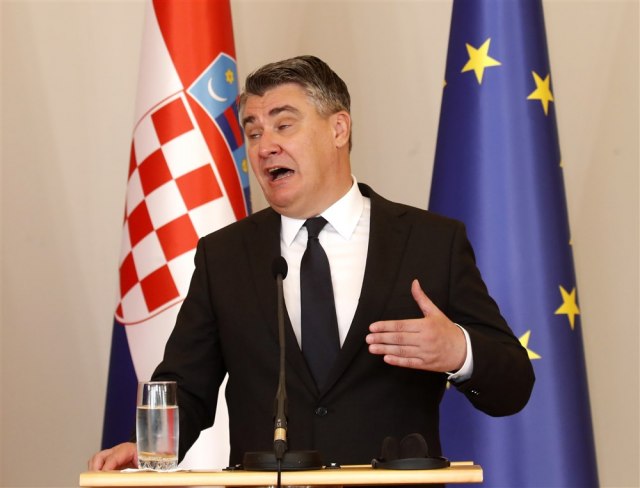 Milanović o „srpskim cajkama“: „Bole me kosti od njih, pola HDZ-a to sluša“ Milanović o „srpskim cajkama“: „Bole me kosti od njih, pola HDZ-a to sluša“