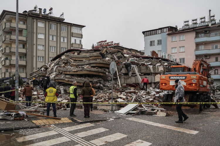 Broj žrtava razornih zemljotresa u Turskoj i Siriji se popeo na 4.300