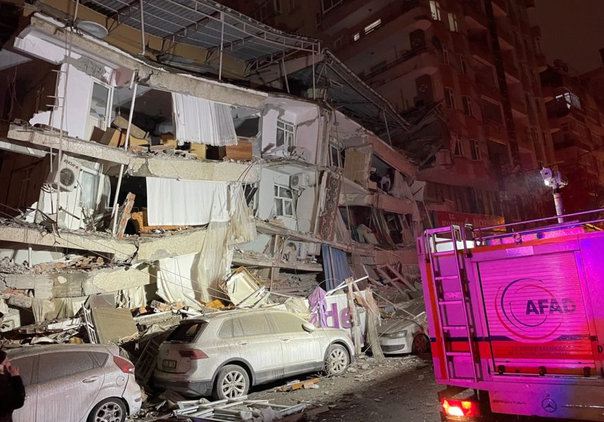 Muškarac preživio zemljotres u Turskoj „Mislio sam da barem umremo zajedno“ (FOTO)