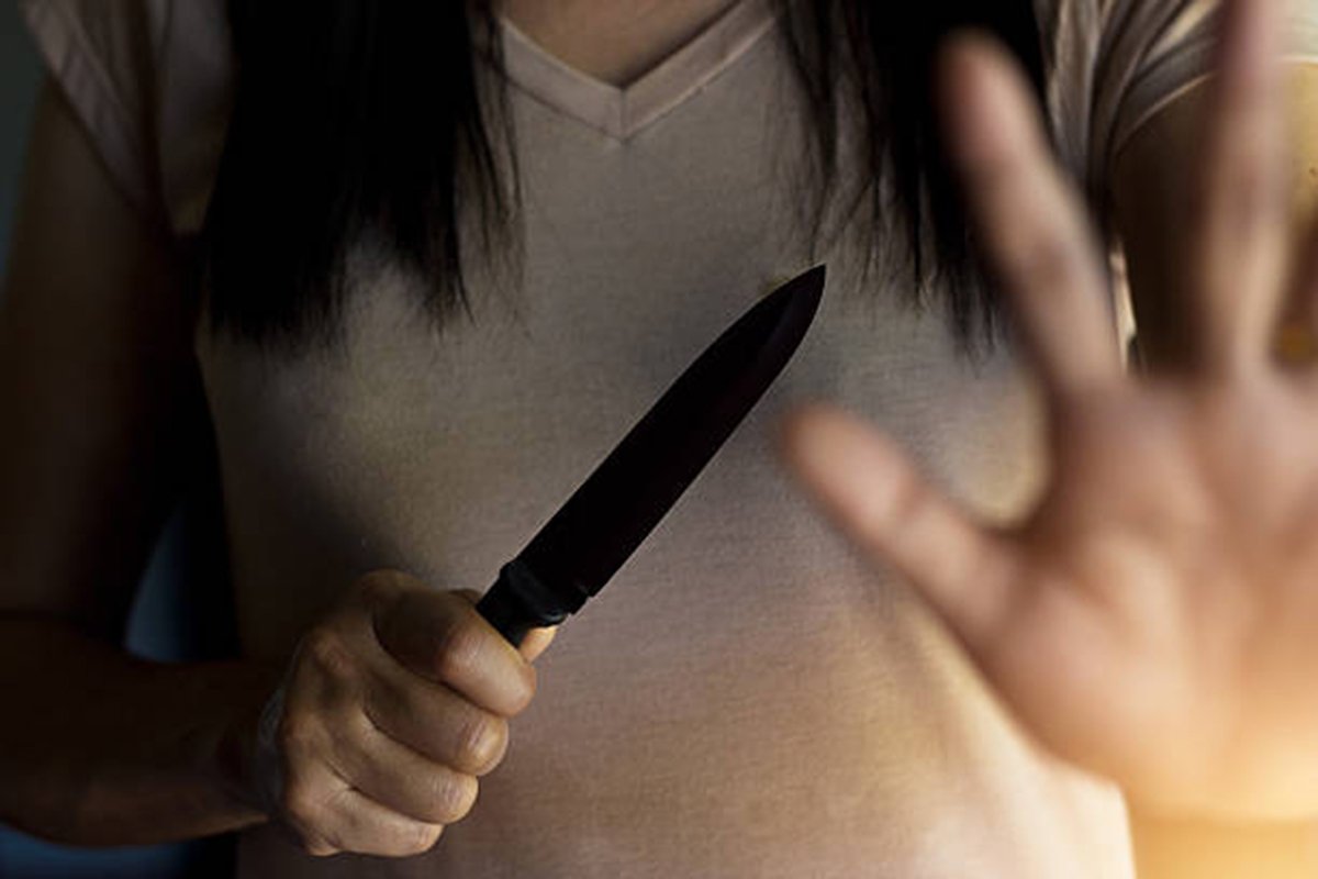 Optužena da je nožem ubola ženu u leđa i butinu