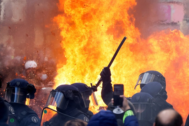 Neredi u Parizu zbog spornog zakona (VIDEO)