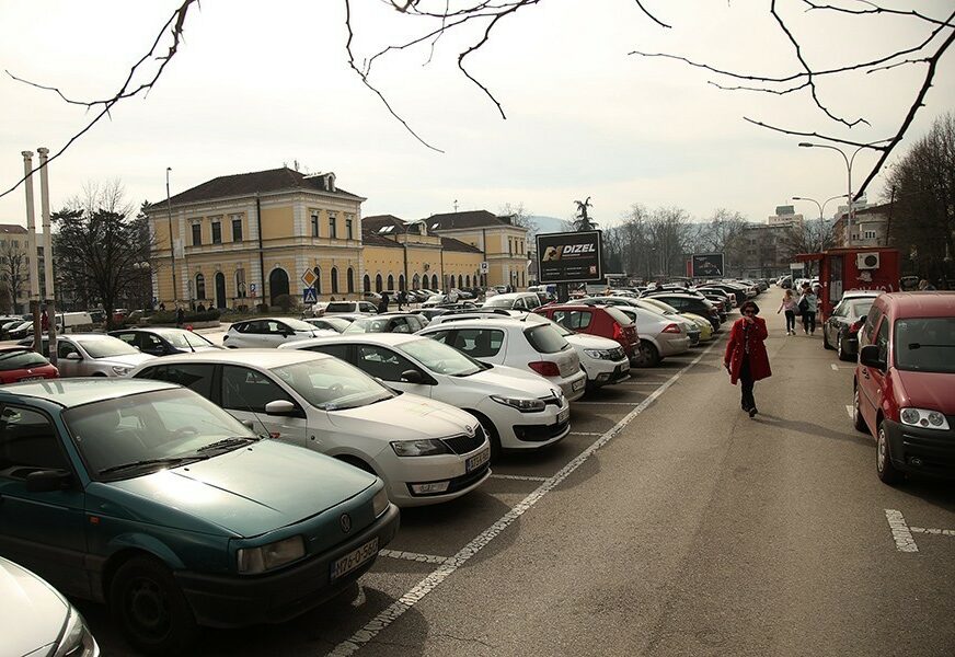 Lome se koplja oko parkinga: Grad ne dozvoljava otimanje imovine, „Autoprevoz“ ostaje pri sudskim odlukama
