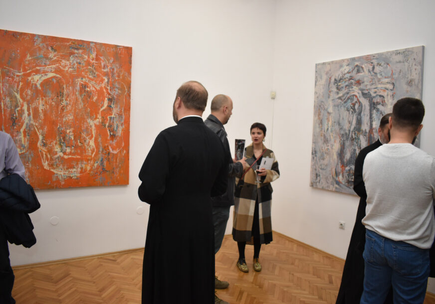Razgovori sa samim sobom: Otvorena izložba slika Borisa Eremića u “likovnom megapolisu”