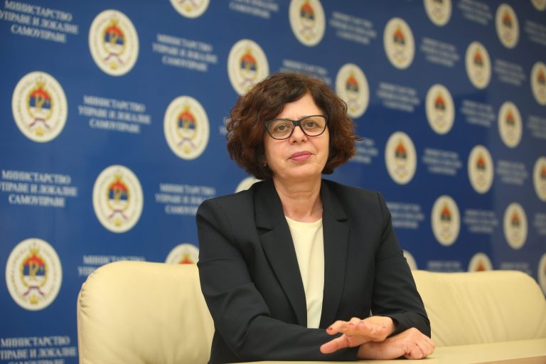Ministarka Jujić bez odobrenja Vlade službeno auto dala partijskom šefu