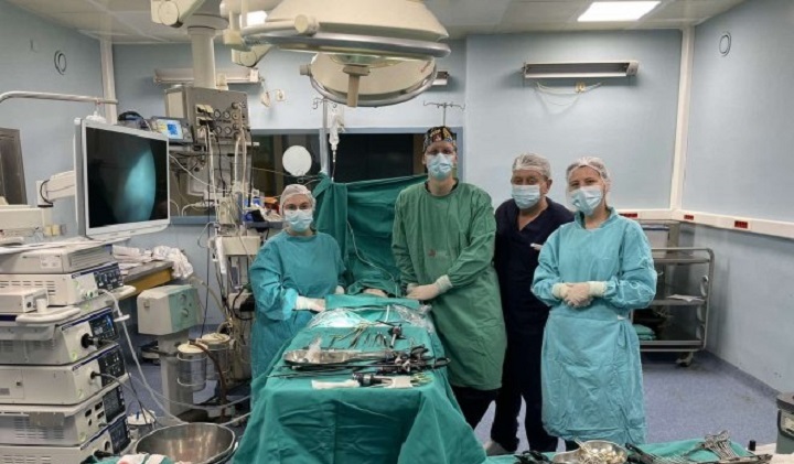 UKC RS: Prvi put izvedena video-asistirana operacija