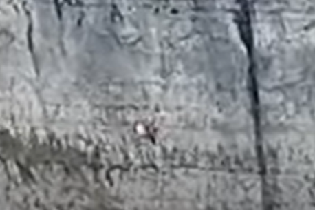 Uspješno okončana akcija spasavanja: Državljanka Hrvatske koja je satima visila sa stijene na Veležu prebačena u bolnicu (VIDEO)