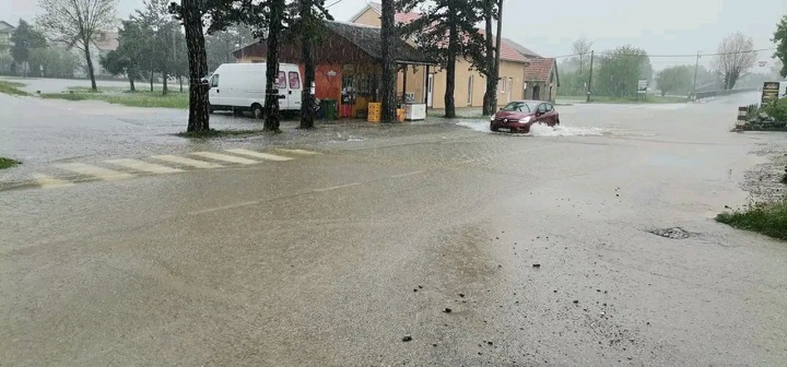 Potop u Gračacu, Obrovac bez struje, manastir Krka u opasnosti (FOTO)