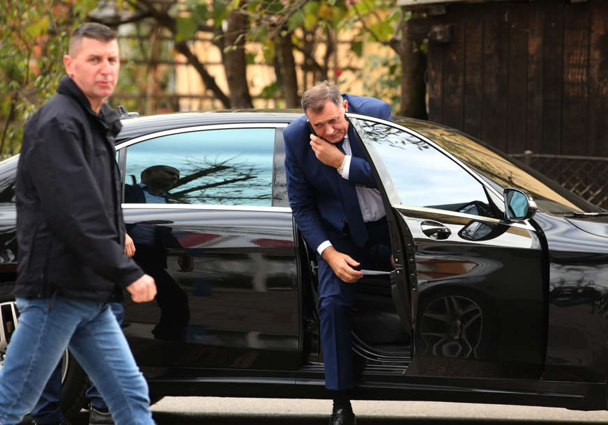 Dodiku limuzine, osiromašenim građanima i borcima šamar: U godini krize tri nova vozila za predsjednika Srpske
