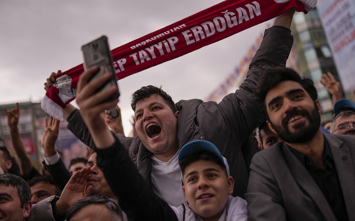 Istanbul: Preko 1,7 miliona ljudi na mitingu Erdogana