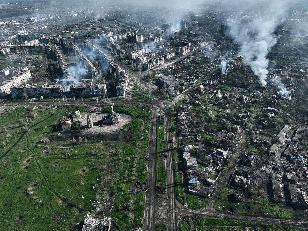 Rat u Ukrajini, 437. dan – Bahmut: „Tamo je pakao!“; Rotacija Wagnera i Ahmata 10. maja