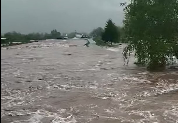 Kritično stanje u Hrvatskoj: Poplavljeno više od 60 kuća, ljudi evakuisani