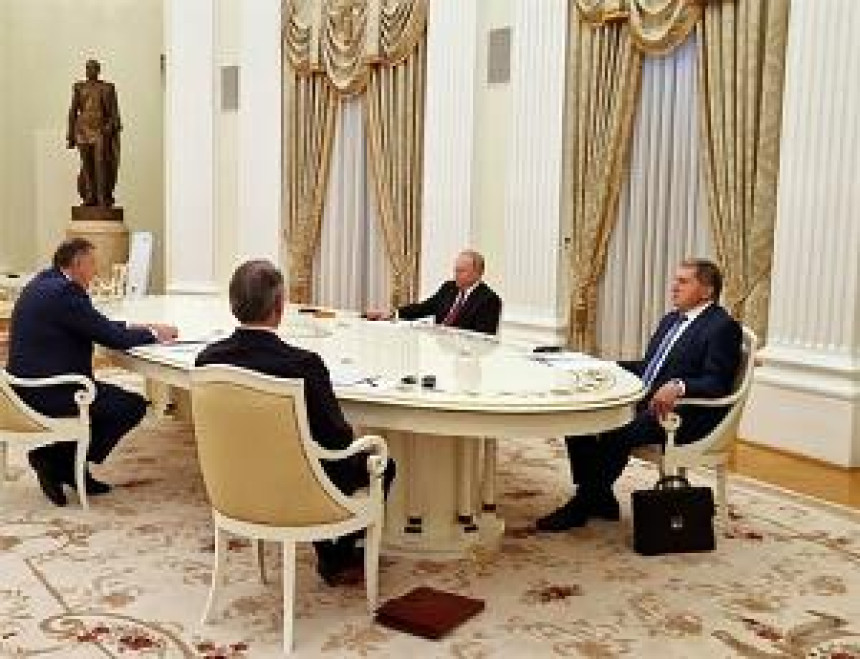 Dodik uručio odlikovanje Putinu: Srpskoj potrebna Rusija