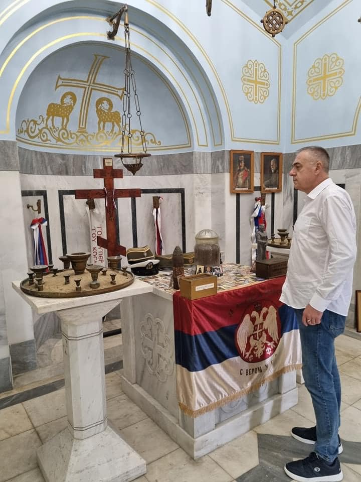 Predsjednik SDS Milan Miličević posjetio Srpsko vojničko groblje Zejtinlik u Solunu Predsjednik SDS Milan Miličević posjetio Srpsko vojničko groblje Zejtinlik u Solunu