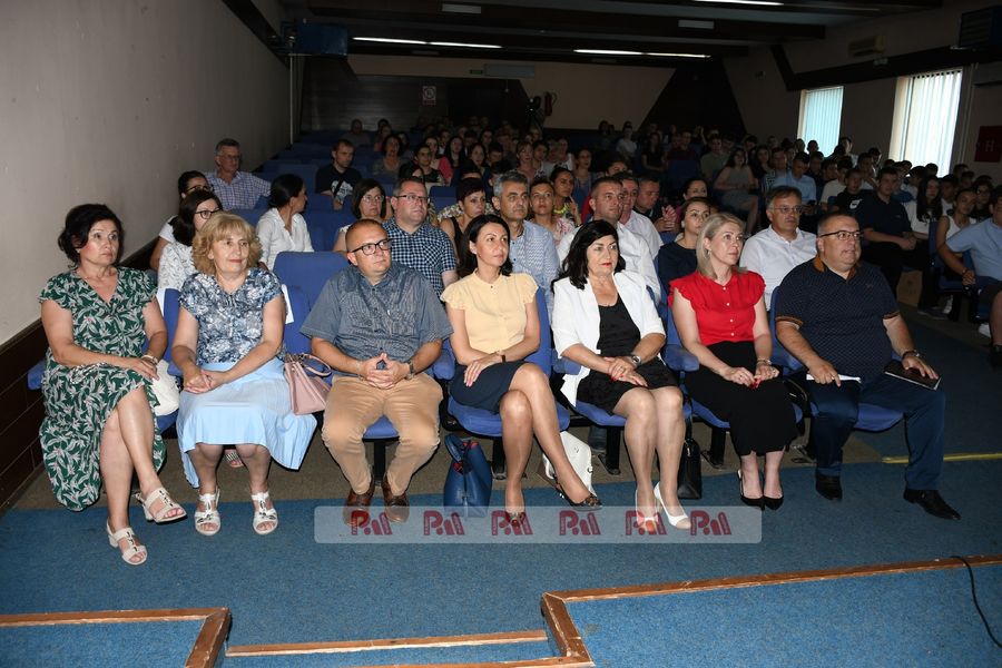 Načelnik opštine Modriča Jovica Radulović organizovao je povodom Vidovdana, Dana opštine i završetka školske godine prijem za najbolje učenike